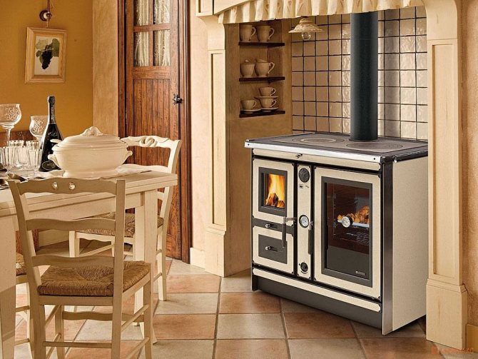 Бежово огнище на камина