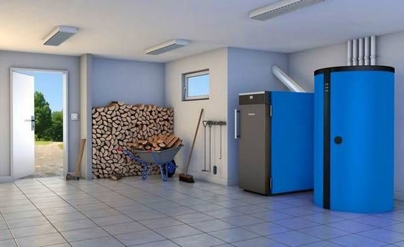 голям запас от гориво с дърво