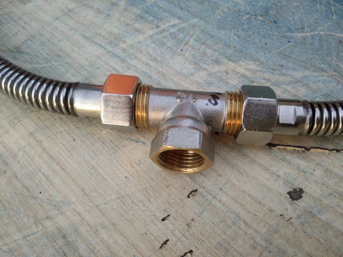 Бронзов тройник с резба