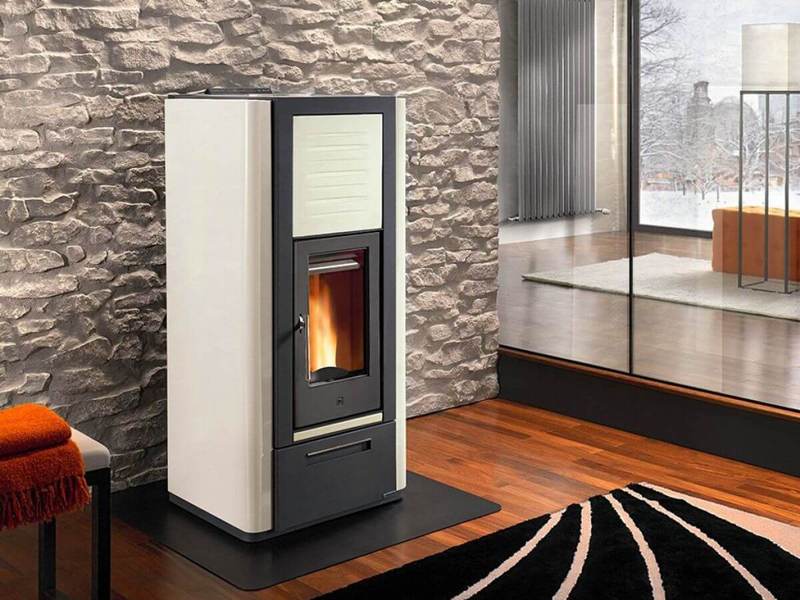 Как да отоплявате камина: Алтернативно гориво