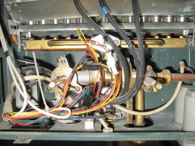 За да направите блок за запалване на газова колона, трябва да имате съответния опит.