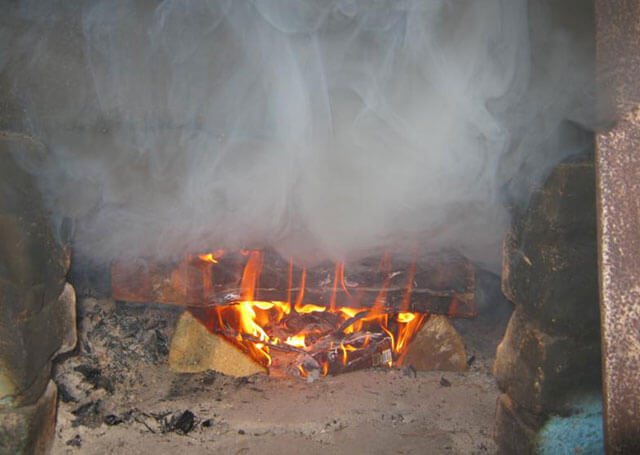 Der Ofen im Haus raucht, was zu tun ist