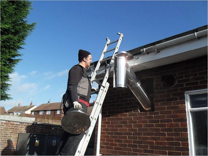 Коминът минава през стената