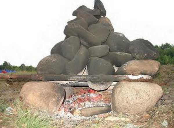 Ако има стоманени тръби или други елементи, огнището е много по-лесно да се направи.