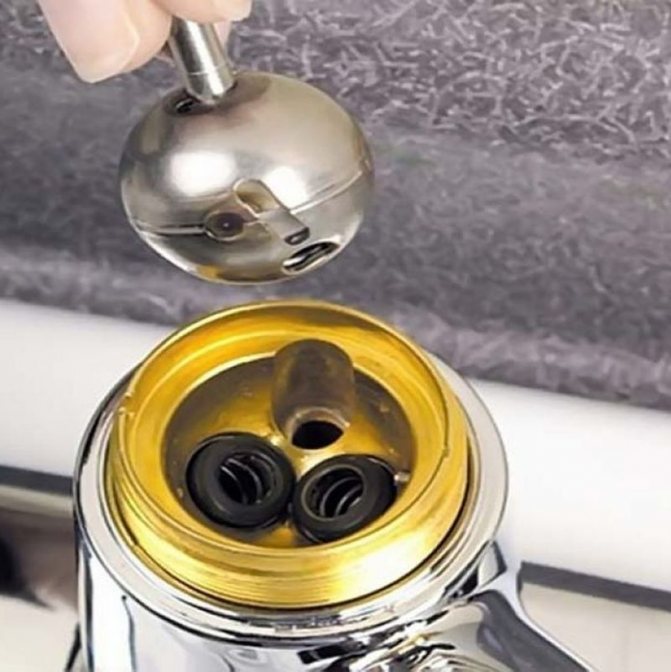 Ако водата е твърде твърда, не се препоръчва да се инсталират конструкции от сферичен тип