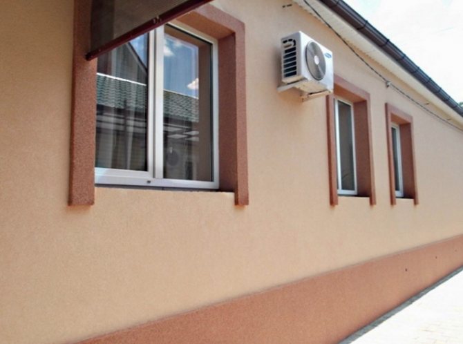 Фасадата на сградата е изолирана с пяна