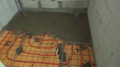 Foto - Betonestrich einfüllen