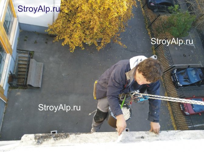 Sceller les joints inter-panneaux du bâtiment scolaire