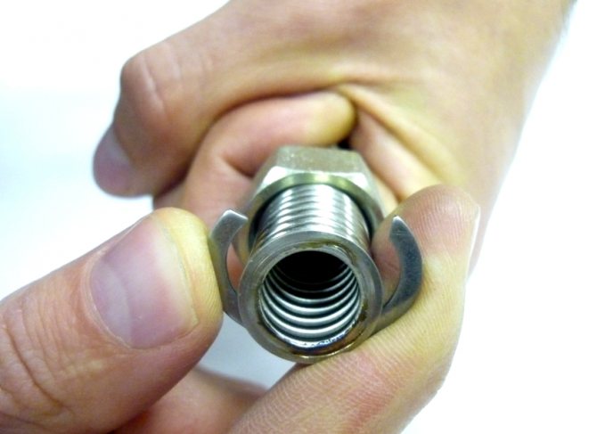 Използването на евтини фитинги може да доведе до значително намаляване на живота на системата.