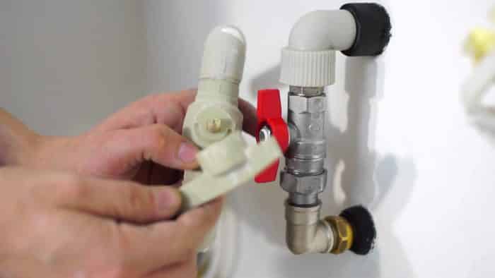 как да изключите топлата вода в апартамента