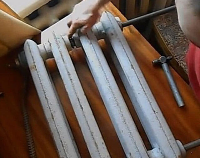 как да разглобите биметален радиатор за отопление
