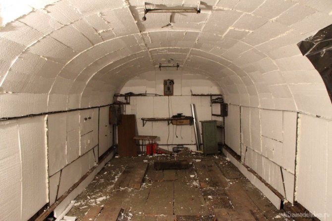 Как да изолираме пода в гаража с експандиран полистирол