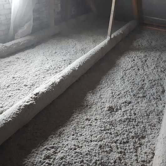 Como isolar o teto em uma banheira com telhado frio com suas próprias mãos