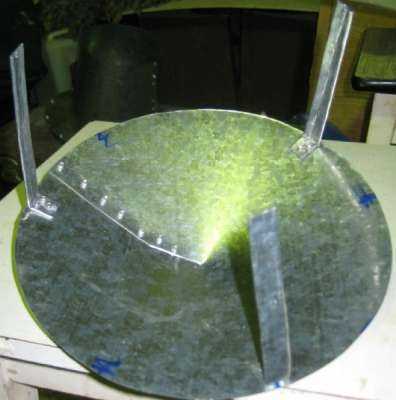 Качулка със скоби за вентилационен дефлектор