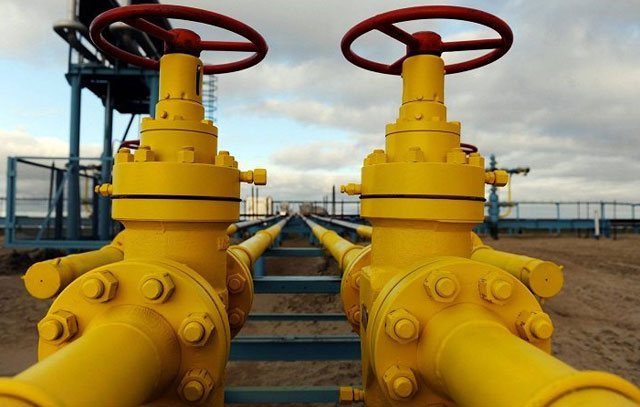 guindastes no oleoduto