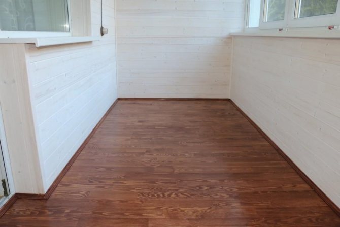 ламинат на балкона