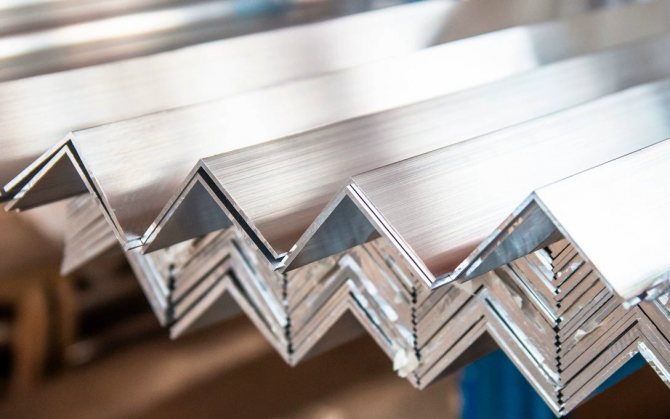 Метални ъгли