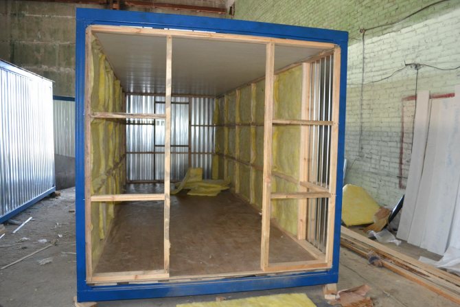 Минералната вата е доста трудна за фиксиране върху метална повърхност.