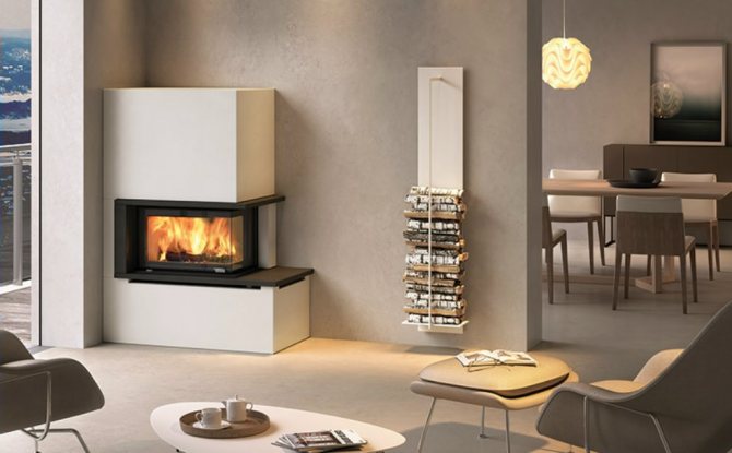 Мощна камина за стена на дърва