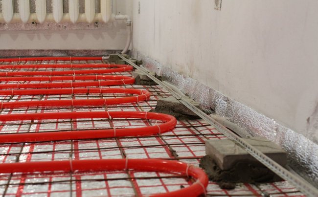 É possível colocar móveis em um chão quente? Revelamos alguns segredos