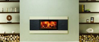 Картината показва камина с дърва