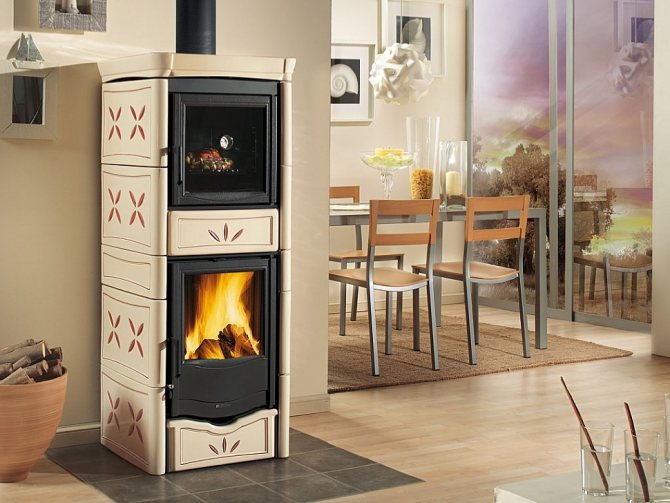 Облицовка с кремави плочки с шарка