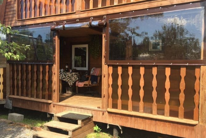 Ламперия от веранда с дърво