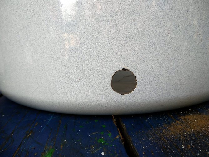 1/2 инчов отвор в емайлирана саксия