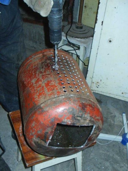 Отворите за пепел трябва да са отдолу