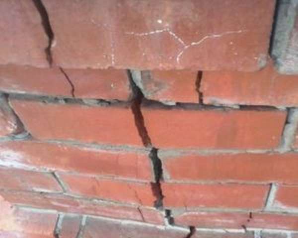 Warum raucht der Dickbauchofen, wenn die Tür geöffnet wird und wie kann man sie reparieren?