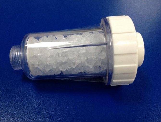 Recomenda-se a instalação de um filtro de polifosfato se houver água dura na casa.