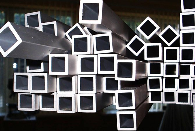 Профилните тръби с квадратно сечение трябва да отговарят на стандартите на GOST 8639-82