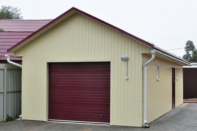 Декингът е популярен материал за фасади