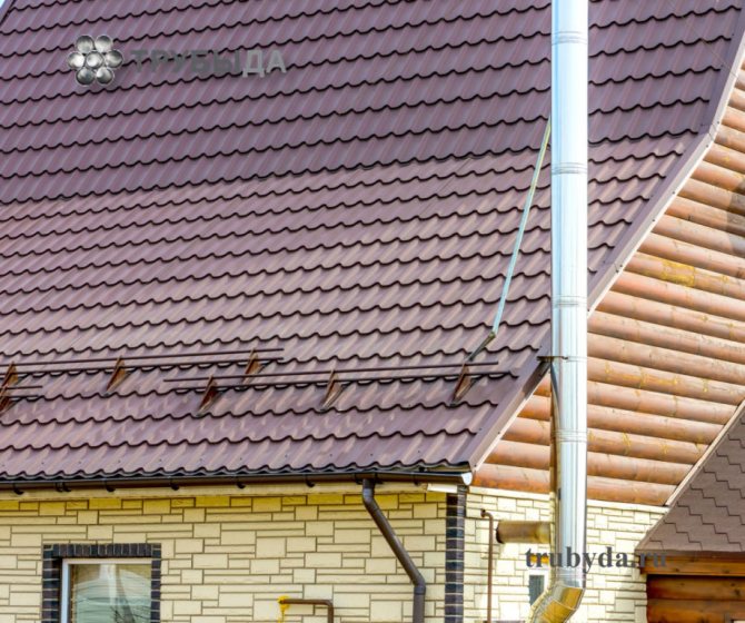 Сандвич тръба през стената