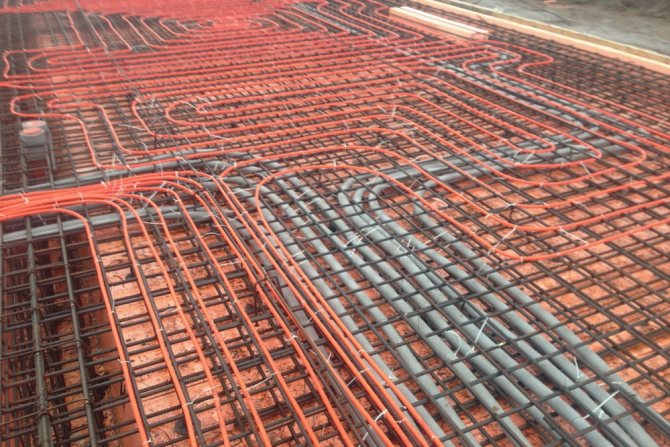 Комуникационната система под топъл под може да бъде изключително сложна.