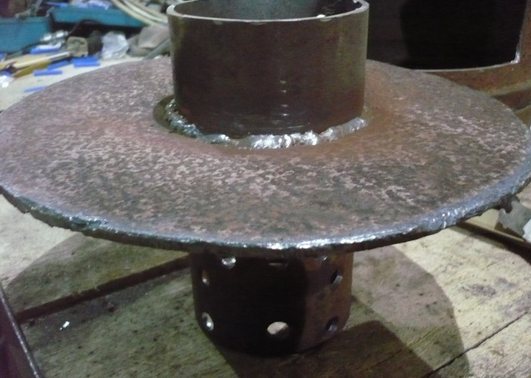 Първо заварих горелка в дъното на горната камера