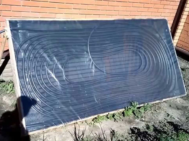 Слънчев колектор с пластмасова тръбна намотка