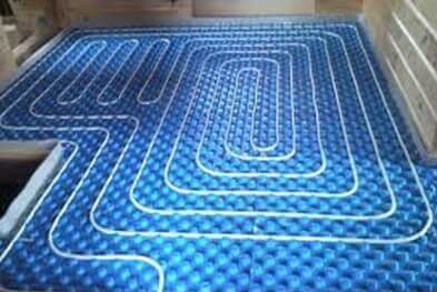 Methoden zur Verlegung von Rohren mit Warmwasserbereitung