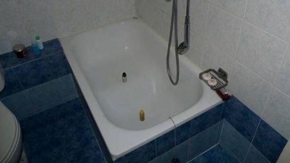 стандартна седяща баня