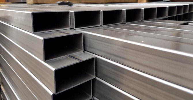 Цената на правоъгълен профил започва от 51,5 хиляди рубли за 1 тон