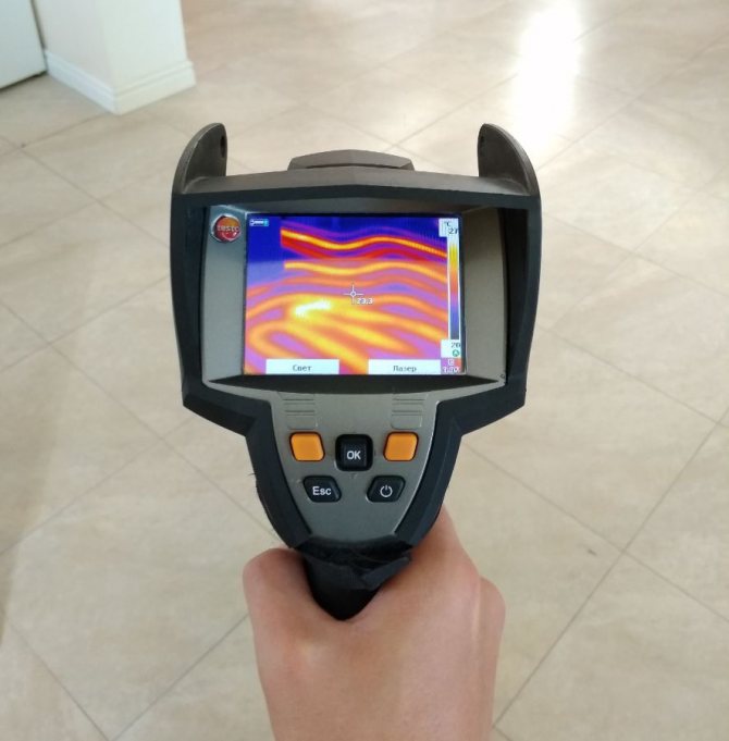 поток в топлия под на екрана на термоизобразителя