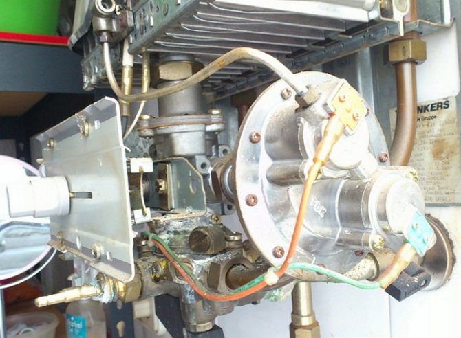 Газов котел радиатор тече