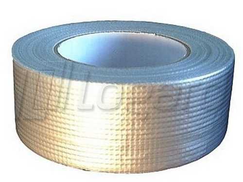 Technologie d'isolation de plafond avec isolation en feuille dans une maison privée