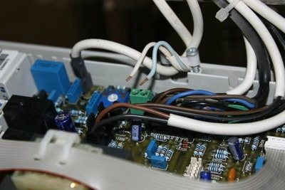 Feinabstimmung des Heizungssystems, die jedem zur Verfügung steht, um einen Raumthermostat an einen Gaskessel anzuschließen