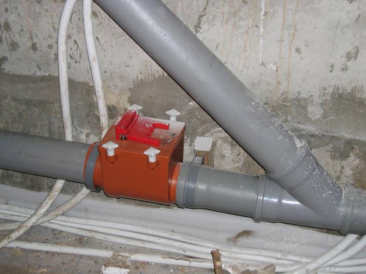 Tubulação de esgoto