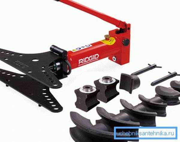 Bir dizi pabuçlu boru bükücü