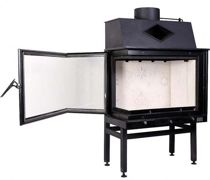 Ъглов вариант на камината с отваряща се встрани врата