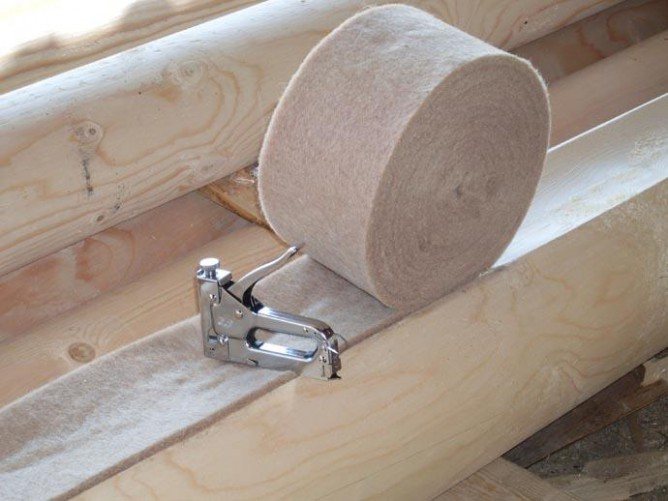 Colocando isolamento mezhventsovy