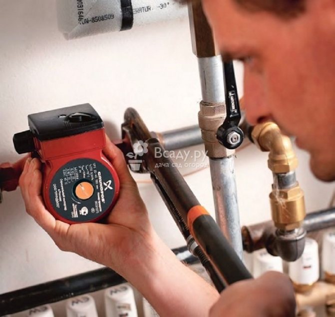 Монтаж на помпа в отоплителната система на частна къща