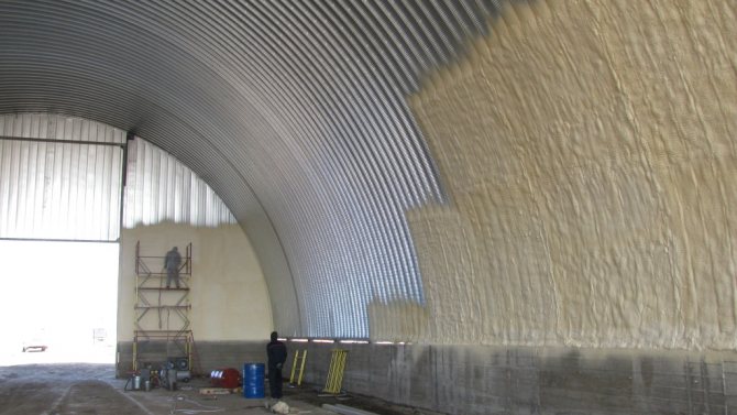 Изолация от хангар с полиуретанова пяна